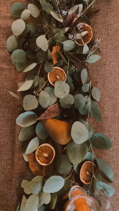 Thanksgiving Dinner Table Setting, Thanksgiving Table Decor Ideas, Orange Centerpieces, Eucalyptus Centerpiece, Fruit Wedding, Deco Champetre, Thanksgiving Table Decor, Thanksgiving Dinner Table, Table Decor Ideas