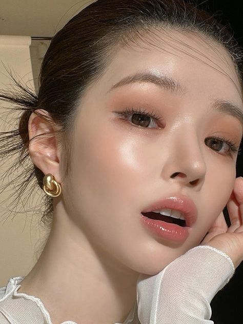 natural Korean fall brown makeup Warm Tone Makeup, Makeup Ala Korea, Makeup Asia, Light Makeup Looks, Korean Makeup Look, Soft Makeup Looks, Ethereal Makeup, Stunning Makeup, Asian Eye Makeup