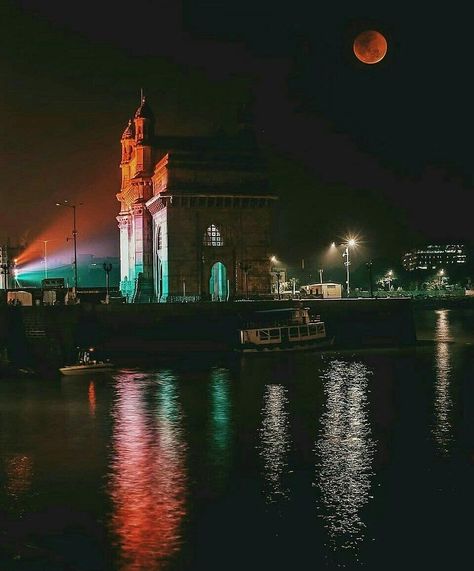 India Cultural Hub on Instagram: “#ICHPhotography ; That feeling you've got while growing up when you know its #IndependenceDay. That feeling you also get when you know it's…” Astro Photography, Gateway Of India, Army Images, Independence Day India, 31st January, India Photography, Night Moon, Beautiful Sites, Blood Moon