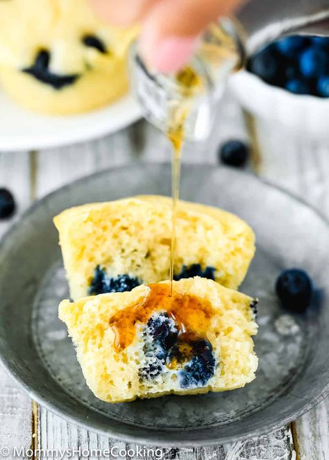 These Eggless Blueberry Pancake Muffins are fluffy, taste delicious, and are totally customizable. Easy to make with simple ingredients. @mommyhomecookin #recipe #eggfree #eggless #egglessbaking #eggallergy #breakfast #muffins #pancake #easy #brunch Blueberry Pancake Muffins, Pancake Easy, Eggless Breakfast, Buttermilk Muffins, Muffins Blueberry, Blueberry Pancake, Pancake Muffins, Baked Pancakes, Filled Muffins