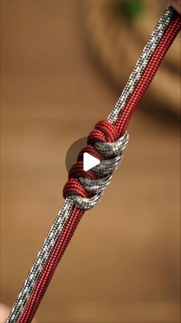 Different Bracelet Knots, Tibetan Bracelet Tutorial, Chinese Knot Bracelet Tutorial, Flogger Diy Tutorials, Paracord Ideas Diy, Paracord Bracelet Diy Step By Step, Snake Knot Tutorial, Easy Crochet Bracelet, Paracord Projects Tutorials