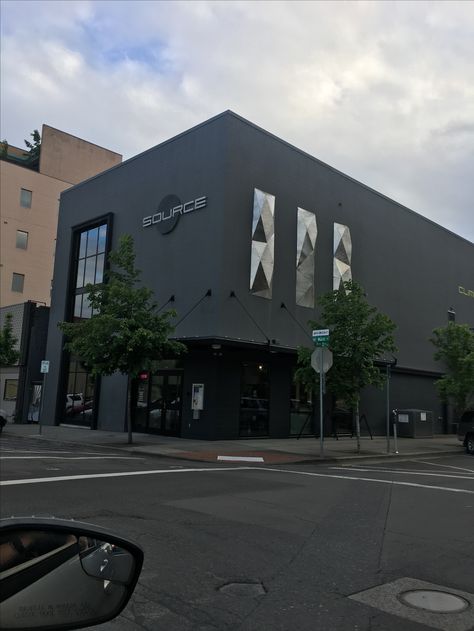 Source | Vancouver WA This is a rock climbing gym in downtown Vancouver. All black with high reflective accents gives this location a modern feel. What is most interesting about this location is that unless you can see in the windows, nothing about this exterior shows that it is an indoor rock climbing gym. I think this sense of "mystery" serves to make it a much more interesting location and design. I thought it was a night club the first time I saw it. Gym Exterior, Modern Gym Exterior, Gym Building, Gym Building Design Exterior, Gym Entrance Design, Black Gym Interior Design, Gym Ideas, Dark Gym Interior, Rock Climbing Gym