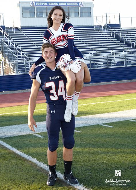 Cheerleader Couple, Football Cheerleader Couple, Football Relationship Goals, Cheer Couples, Cute Couples Football, Football Relationship, Photos Couple Mignon, Football Cheerleader, Goals Football