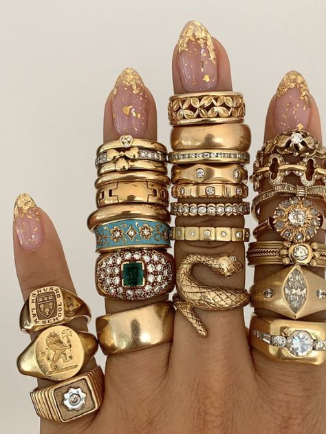 Maximalist Jewelry, Chunky Gold Jewelry, Xoxo Jewelry, Chunky Jewellery, Dope Jewelry Accessories, Look Boho Chic, Gold Girl, Jewelry Accessories Ideas, Dope Jewelry