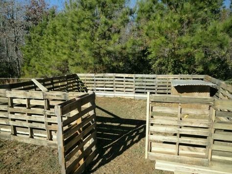 Diy Diy Dog Pen, Pig Raising, Pig Shelter, Fence Building, Sheep Pen, Livestock Shelter, Goat Shelter, Goat Pen, Diy Wood Pallet