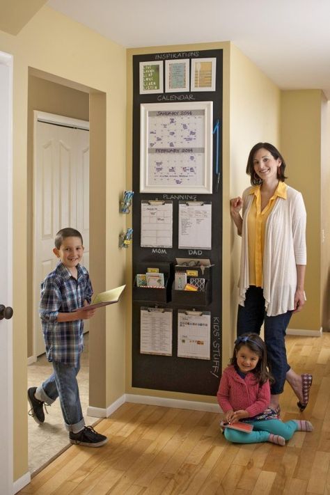 Family Organization Board, Diy Command Center, Uppfostra Barn, Command Center Kitchen, Home Command Center, Command Centers, Family Command Center, Organization Station, Organization Board