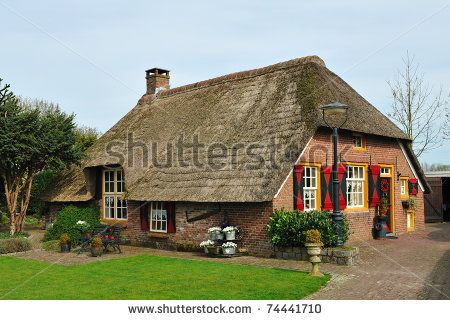 Dutch farm house whit an thatched roof Bricks Garden, Dutch Farmhouse, Dutch Farms, Cottage Aesthetic, Log House, Netherlands Travel, Thatched Roof, National Day, Log Homes