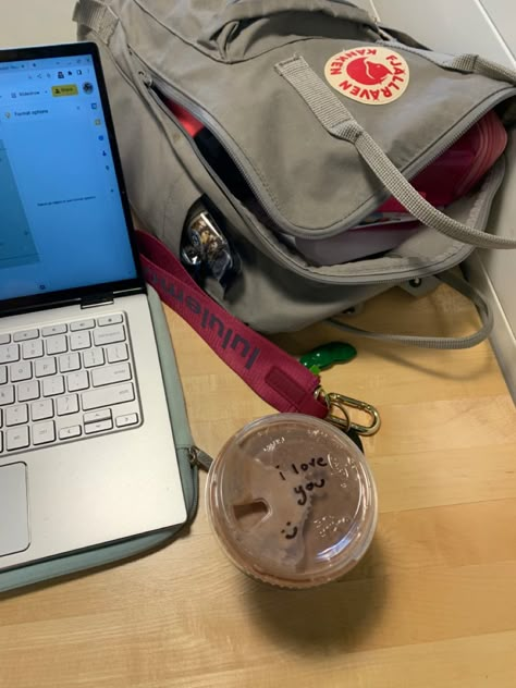 Fjallraven Kanken University, Fjallraven Kanken Aesthetic, Fjallraven Kanken Laptop, Kanken Aesthetic, Aesthetic Lululemon, Lululemon Keychain, School Laptop, Stylish School Bags, Chocolate Smoothie