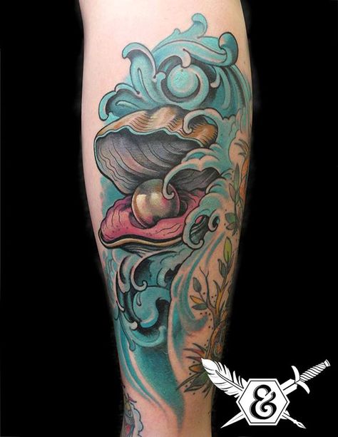 neo-traditional tattoo - Google Search Seashell Tattoo, Sea Life Tattoos, Nautical Tattoos, Beach Tattoos, Pearl Tattoo, Seashell Tattoos, Shell Tattoos, Petit Tattoo, Sea Tattoo