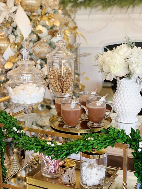 Elegant Hot Chocolate Bar, Dry Bar Christmas Decor, Hot Chocolate Cart, Hot Chocolate Bar Cart, Hot Chocolate Bar Decor, Hot Chocolate Bar Ideas, Hot Chocolate Bar Party, Christmas Bars, Christmas Hot Chocolate Bar