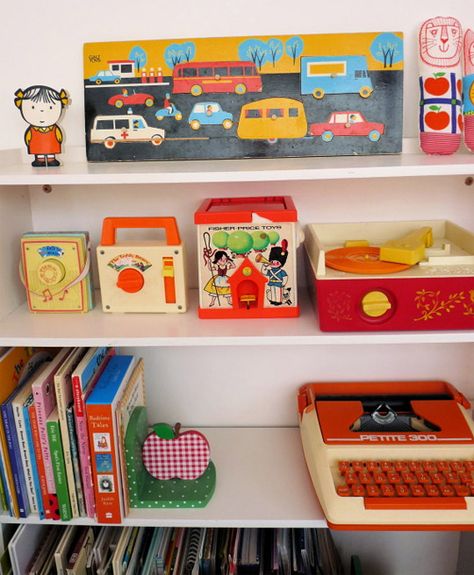 Retro Kids Room, Retro Kids Toys, Vintage Kids Room, Toy Shelves, Retro Room, Fisher Price Toys, Retro Kids, Vintage Nursery, Room Tour