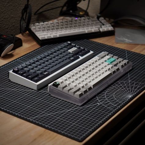 Mechanical Keyboard Aesthetic, Aesthetic Mechanical Keyboard, Mech Keyboard, Keyboard Themes, Diy Pc Case, Clean Keyboard, Custom Keyboards, Ergonomic Mechanical Keyboard, Diy Pc