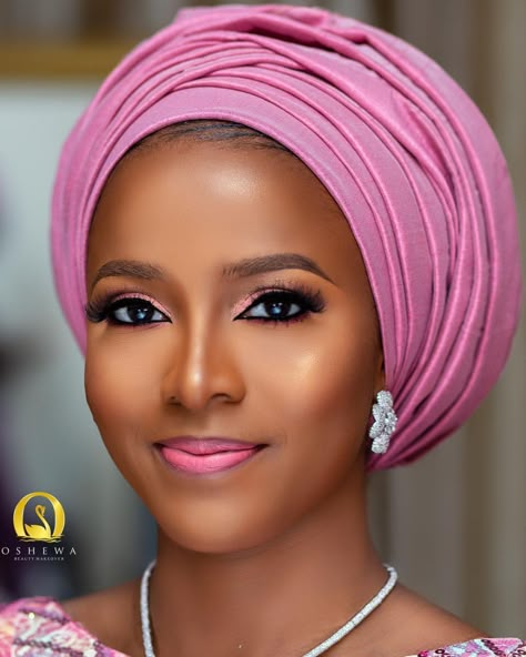 Most beautiful wedding gele styles ideas for a Nigerian bride / MÉLÒDÝ JACÒB Gele Styles Nigerian Bridesmaid, Nigerian Head Wrap Styles For Wedding, Wedding Gele Styles, Nigerian Headtie Styles, Nigerian Scarf Styles, Nigerian Gele Styles, Simple Gele Styles Head Wraps, Nigerian Head Wrap Styles, Gele Styles Nigerian Bride