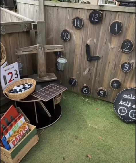 Outdoor Maths, Eyfs Outdoor Area, Play Area For Kids, Year 1 Classroom, Eyfs Ideas, Curiosity Approach, Pallet Projects Garden, Forest School Activities, Eyfs Classroom