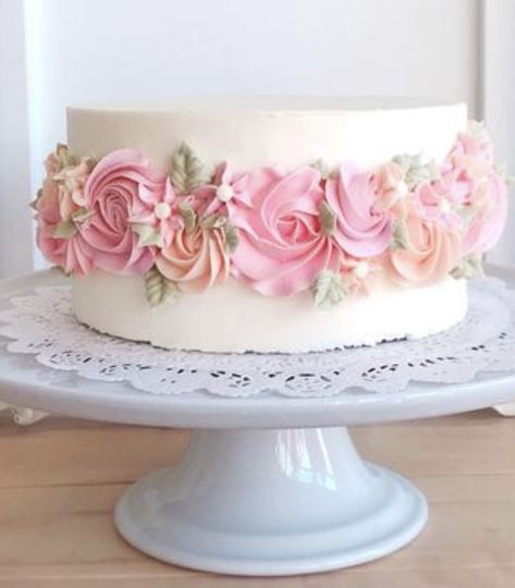 Floral Design Cakes Simple, Cute Cakes For Women, Flower Birthday Cakes For Women, Round Birthday Cakes For Women Simple, Rose Decorated Cake, Single Tier Cake Birthday, Simple Tiered Cake, Pink Birthday Cakes For Women, Flower Birthday Cake For Women