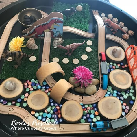 Tuff Tray Ideas Toddlers, Dinosaur Activities Preschool, Loose Parts Play, Sensory Items, Tuff Spot, Eyfs Activities, Nursery Activities, Dinosaur Activities, Building Relationships