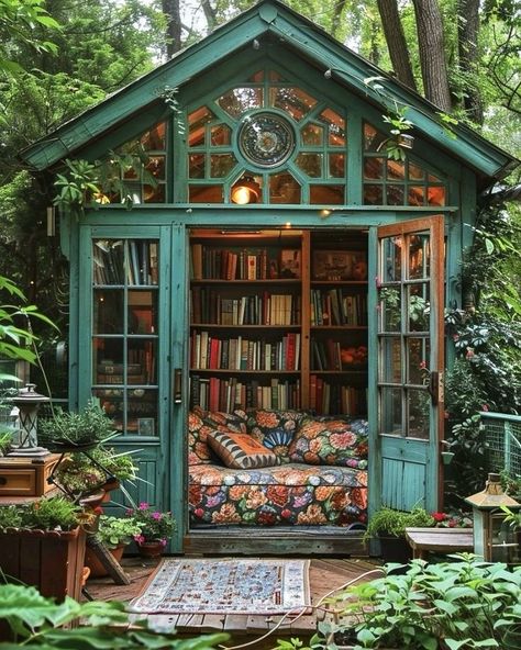 Garden Art Studio, Outdoor Reading Space, Outdoor Library, Outdoor Reading Nooks, Cottage Garden Sheds, Garden Homes, Garden Shed Ideas, Garden Library, Garden Cabins