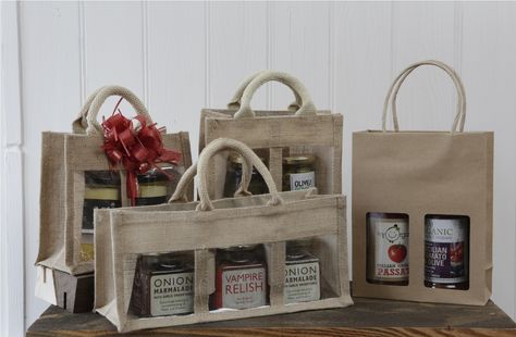 Hampers Bag Ideas, Hampers Bag, Jute Bag Packaging Ideas, Hampers Box, Ied Hampers Idea, Hampers Kue Kering, Hampers Besek Bambu, Eco-friendly Jute Bag Perfect For Gifts, Dessert Packaging Design