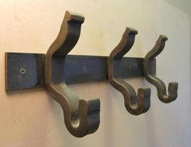 Railroadware  Towel Bars and Hooks Railroad Spikes Crafts, Railroad Spike Art, Welding Projects Ideas, Welding Crafts, Welding Jobs, Railroad Spikes, Blacksmith Projects, Diy Welding, Metal Welding