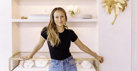 The Adventurine Posts Jennifer Meyer Opens Her First Boutique Amanda De Cadenet, Jennifer Meyer Jewelry, Entrepreneur Fashion, Stylish Celebrities, Jennifer Meyer, Confidence Tips, Successful Women, Jessica Alba, Blake Lively