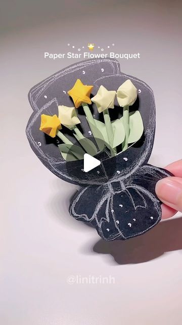 Paper Star Flower Bouquet, How To Make A Bouquet With Paper, How To Make Paper Bouquet, Paper Star Bouquet, Bouquet Diy Paper, Paper Birthday Gifts, Easy Bouquet, Paper Stars Diy, Star Bouquet