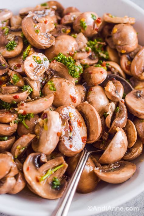 Italian Pickled Mushrooms Recipe, Easy Marinated Mushrooms, Italian Marinated Mushrooms, Marinaded Mushroom Recipes, Marinade For Mushrooms, Greek Mushrooms Recipe, Italian Marinated Vegetables, Marinated Salads, Marinated Olives Recipe