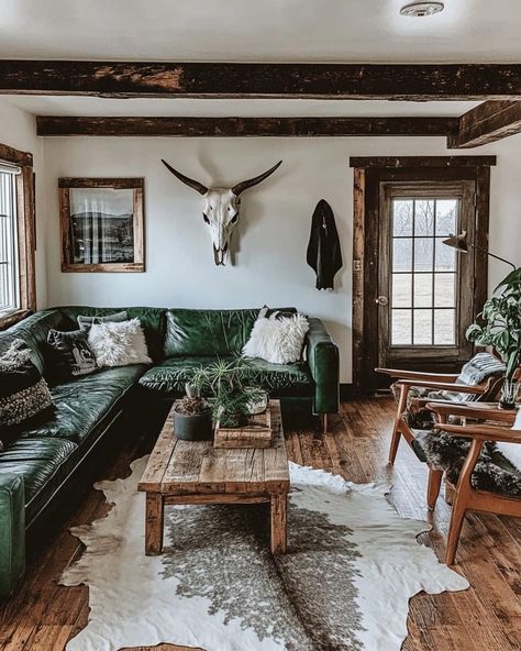 Western Glam Decor, Grunge Living Room, Western Style Living Room, Western Interior Design, Green Couch Living Room, Cottagecore House, Western Living Room, Boho Bungalow, Western Interior