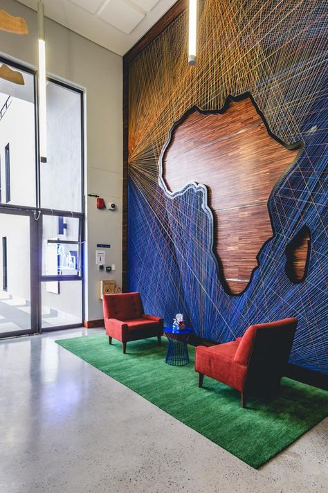 Facebook Office, فن الرسم بالمسامير, Cool Office Space, String Wall Art, Office Lobby, String Art Patterns, String Art Diy, Office Walls, Office Interior Design