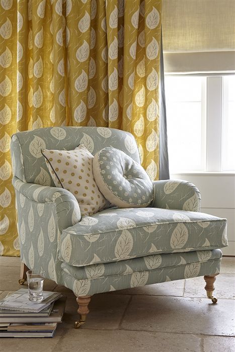 Country Armchair, Vanessa Arbuthnott, Upholstered Chairs Fabric, Traditional Armchairs, Traditional Sofa, Traditional Chairs, Traditional Furniture, Traditional Living Room, Design Del Prodotto