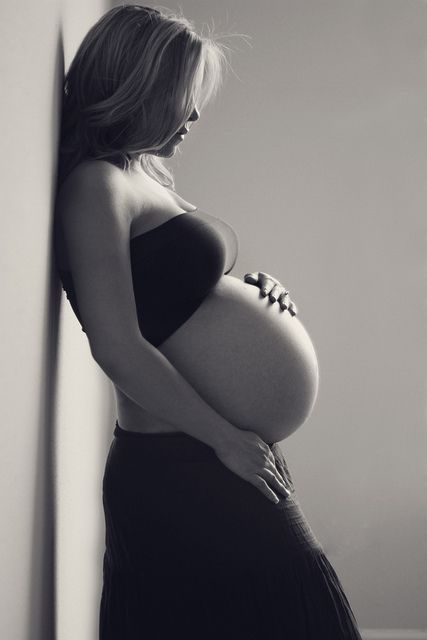 waiting Belly Pics, Single Motherhood, Belly Photos, Baby Bump Photos, A Pregnant Woman, Maternity Inspiration, Maternity Photography Poses, Baby Belly, Maternity Poses