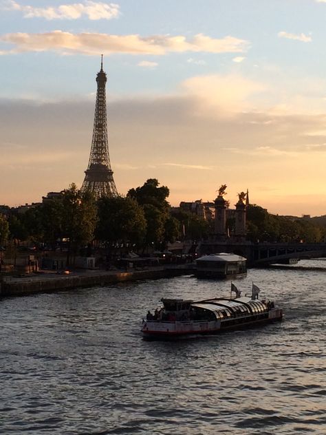 Sunset on the Seine River, Paris, France. Siene River Cruise Paris France, Seine River Cruise Paris, Paris Seine River, Paris River Cruise, Seine River Paris, Seine River Cruise, French Pictures, Europe 2023, River Sunset