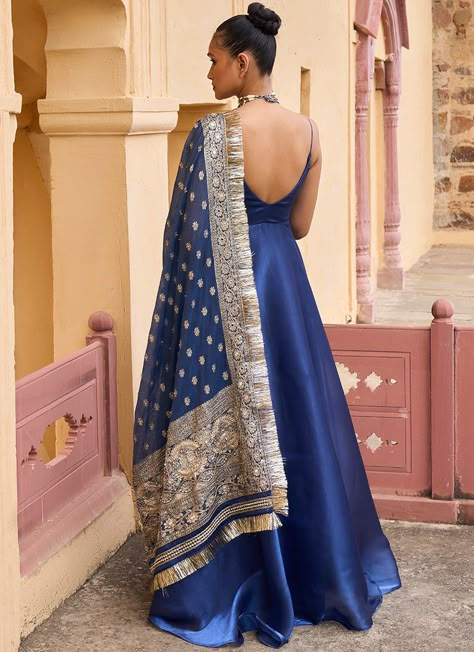 Organza Anarkali, Indian Suits For Women, Trendy Outfits Indian, Blue Organza, Anarkali Dress Pattern, Flattering Outfits, Desi Fashion Casual, Salwar Kamiz, Indian Dresses Traditional