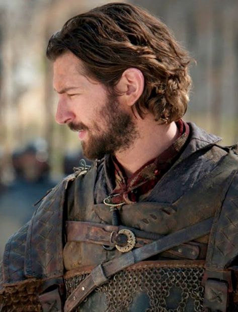 Michiel Huisman Hair, Medieval Men Hairstyles, Medieval Hairstyles Men, King Thrushbeard, King Hairstyle, Men Long Hair Bun, Medieval Hairstyle, Middle Age Hair, Michael Huisman