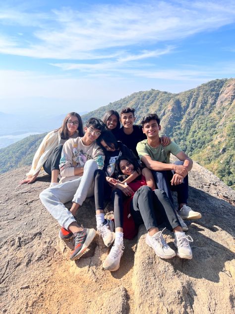 Group Photos Ideas Friendship, Group Photos Indian, Best Friend Group Aesthetic, Indian Friends Group, Group Photo Ideas Aesthetic, Friends Group Poses, Friends Group Aesthetic, College Friends Aesthetic, Group Of Friends Aesthetic