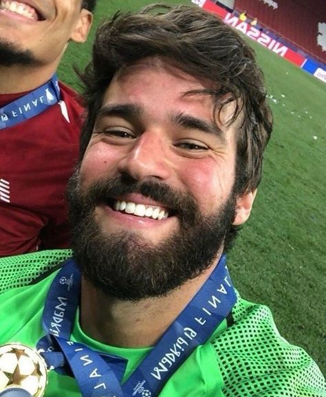 Allison Becker, Penn Badgley, Male Celebs, Football Gif, Shawn Mendes, Soccer Players, Football Players, Liverpool, Soccer