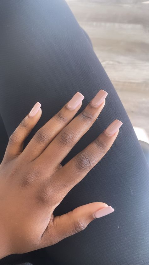 Natural Nail Designs On Dark Skin, Short Acrylic Nails On Dark Skin, Simple Nails For Dark Skin, Nails Design On Dark Skin, Nails Acrylic For Dark Skin, Classy Nails For Dark Skin, French Manicure Dark Skin, Nails For Dark Hands, Nail Art For Dark Skin Tone