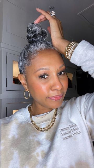 Tennille Murphy on Instagram: "Here’s a reshare of how I do my top knot…Becuz you babes have been asking🍦🥨 Mmmwhaww💋 #topknot #updo #greyhairdontcare #silverhair #over40 #hairtutorial" Fall Hairstyle For Black Women, Top Knots For Medium Hair, Top Knot Bun Black Women, Top Knot Tutorial, African American Women Hairstyles, Knot Ponytail, High Bun Hair, Grey Hair Don't Care, Top Knot Bun