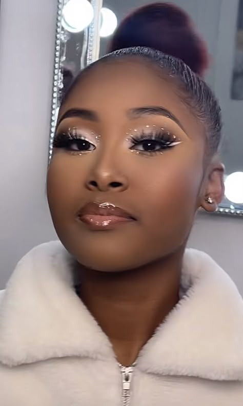 Ivory Makeup Looks, Wedding Makeup Rhinestones, Black And Silver Makeup Black Women, White And Silver Makeup, Makeup Looks With Diamonds, Makeup Looks Silver, Gray Makeup Looks, Bratz Forever Diamonds, Diamond Makeup Looks