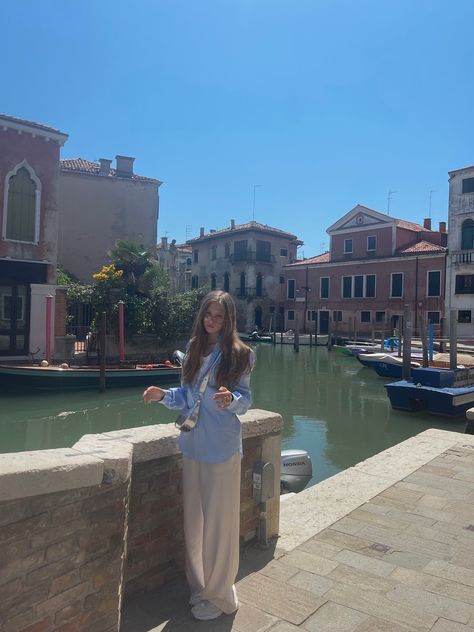 #venice #venezia #outfit #italia #italy Venezia Outfit, Venice Outfit, Europe Outfits, Grand Canal, That Day, Pretty Outfits, Venice, Lost, Italy