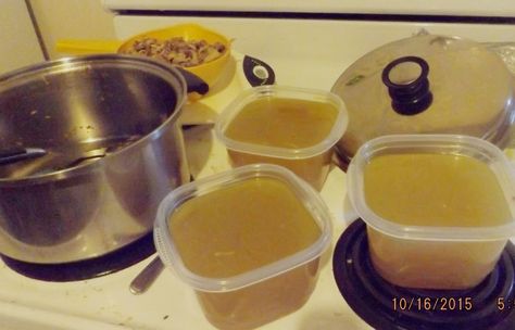 Cat Food Recipe, Chicken Broth Recipes, Homemade Cat Food, Chicken Cat, Homemade Bone Broth, Bone Broth Recipe, Beef Bone Broth, Beef Bones, Homemade Cat