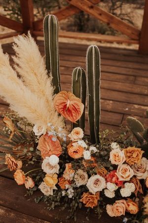 Desert Flowers Wedding, Cactus Floral Arrangements, Arizona Wedding Decor, Elegant Desert Wedding, Colorful Desert Wedding, Arizona Wedding Colors, Desert Wedding Florals, Boho Western Wedding Decor, Southwest Wedding Decor