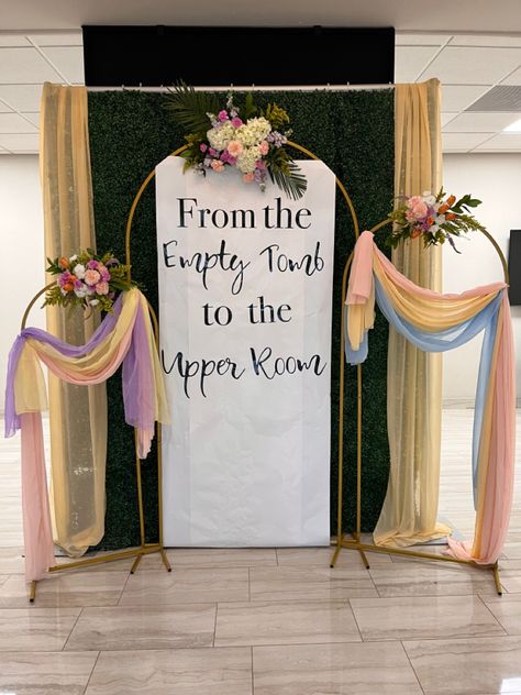 Photo backdrop for resurrection sunday. Church backdrop for easter. Chiffon table runners with gold arches from EfavorMart.com Easter Church Backdrop, Easter Photo Backdrop Ideas, Church Backdrop, Easter Photo Booth, Easter Photo Backdrop, Easter Backdrops, Church Easter Decorations, Diy Photo Backdrop, Easter Event