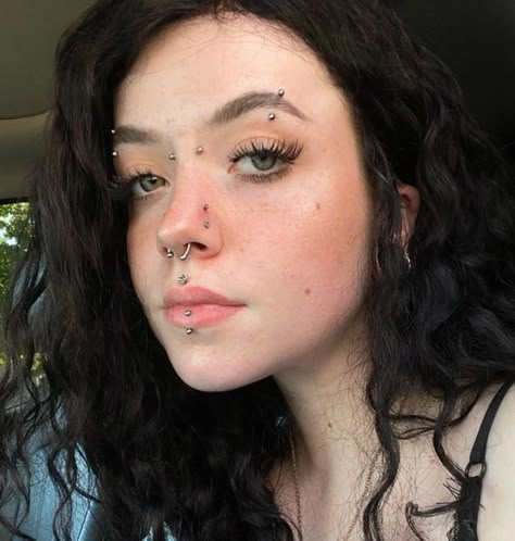 Double Eyebrow Piercing, Eyebrow Piercings, Piercing Girl, Piercing Eyebrow, Eyebrow Jewelry, Piercing Inspo, Medusa Piercing, Cool Ear Piercings, Face Piercings