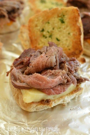 Leftover Tri Tip Recipes Ideas, Tritip Sandwich Sides, Tritip Recipes Leftover, Tri Tip Sliders Mini Sandwiches, Sides To Go With Tri Tip, Tritip Sandwich Recipes, What Can I Make With Left Over Tri Tip, Tri Tip Sandwich Ideas, Tri Tip Sliders