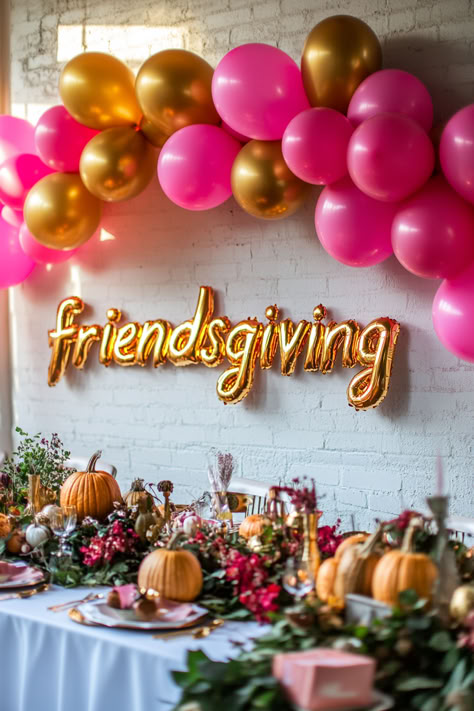 Friendsgiving party decor with balloons and esthetic table setting Pink Friendsgiving, Friendsmas Party Ideas Decorations, Party W Friends, Kids Friendsgiving, Friendsgiving Decor Ideas, Friendsgiving Brunch, Ideas With Balloons, Friendsgiving Dinner Party Decor, Friendsgiving Aesthetic