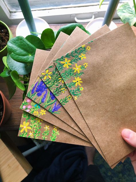 Painted these cute flowers on envelopes for my etsy orders🌀🌀 Ways To Decorate An Envelope, Envelope Art Flowers, How To Make Letter Envelope Aesthetic, Envelope Painting, Decorate Envelope, Painted Envelopes, How To Make Aesthetic Envolpes, Cute Decorated Envelopes, Letter Envolpe Making