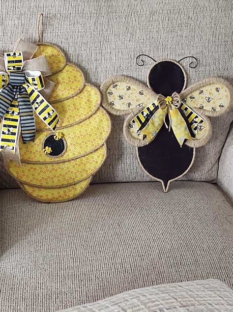 Bumblebee Wreath Ideas, Bumble Bee Wreaths, Dollar Tree Bee Wreath Form Ideas, Beehive Wreath Dollar Tree, Bee Hive Wreath Diy Dollar Tree, Dollar Tree Bee Hive Wreath Form, Bumble Bee Wreath Ideas, Dollar Tree Bee Wreath Form, Bee Wreath Form