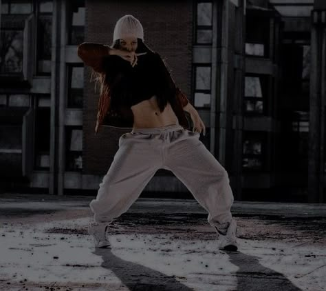 Dance Pose Aesthetic, Breakdance Outfit, Breakdance Aesthetic, Hip Hop Dance Aesthetic, Hip Hop Dancer Aesthetic, Street Dance Aesthetic, Dance Vibes Aesthetic, Dancer Aesthetic Hip Hop, Dance Aesthetic Hip Hop