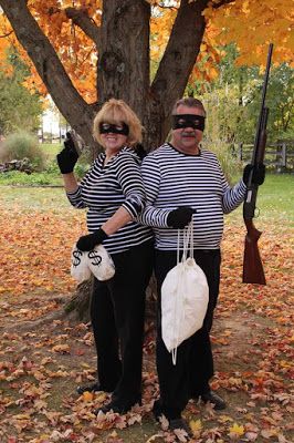 Bank Robber Costume Couples, Robbers Halloween Costume, Bank Robber Halloween Costume, Dad Halloween Costumes, Bank Robber Costume, Halloween Duo Costumes, Robber Halloween Costume, Ideas For Halloween Costumes, Halloween Cop