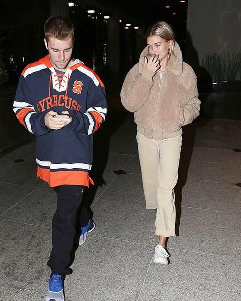 Zip Up Jacket Outfit, Neutral Pants, Sherpa Fabric, Teddy Jacket, Emma Roberts, Fancy Pants, Sherpa Jacket, Hailey Bieber, Like A Pro